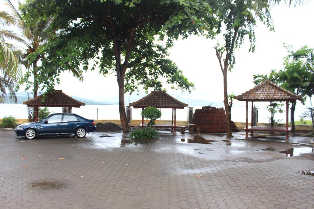 Baru Dua Beach Hotel Banyuwangi  Eksteriør billede